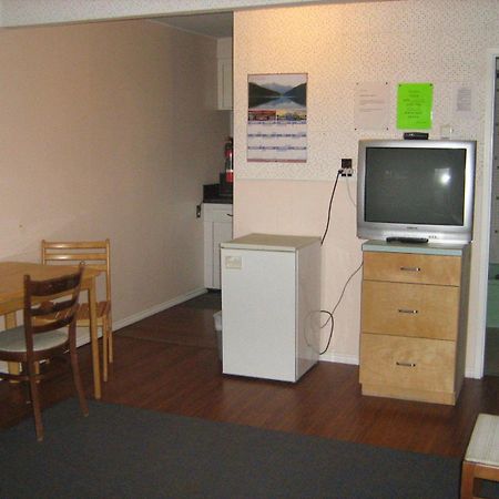 Airport Inn Quesnel Ruang foto