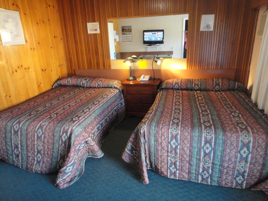 Airport Inn Quesnel Ruang foto