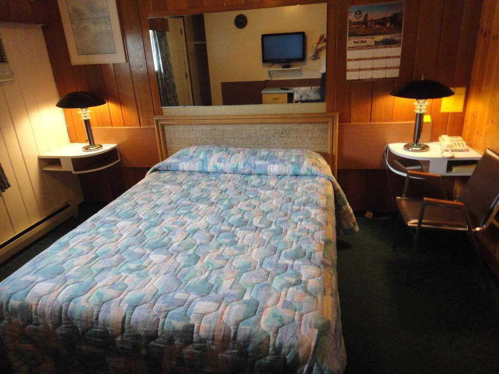Airport Inn Quesnel Ruang foto