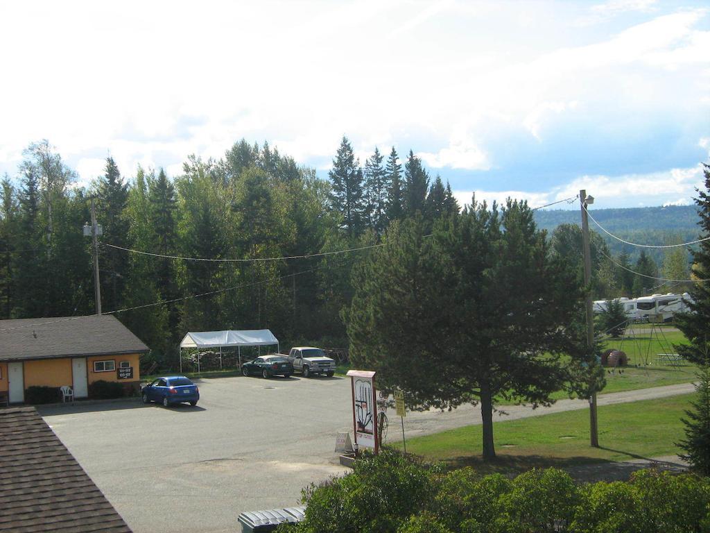 Airport Inn Quesnel Bagian luar foto