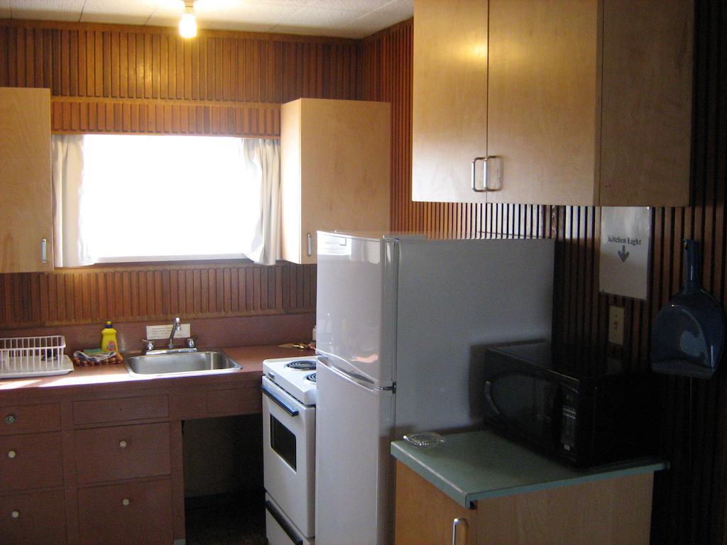 Airport Inn Quesnel Ruang foto